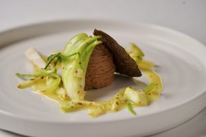 L’insalatina di puntarelle e fegatini di pollo con il tartufo nero pregiato in abbinamento all’annata 2017