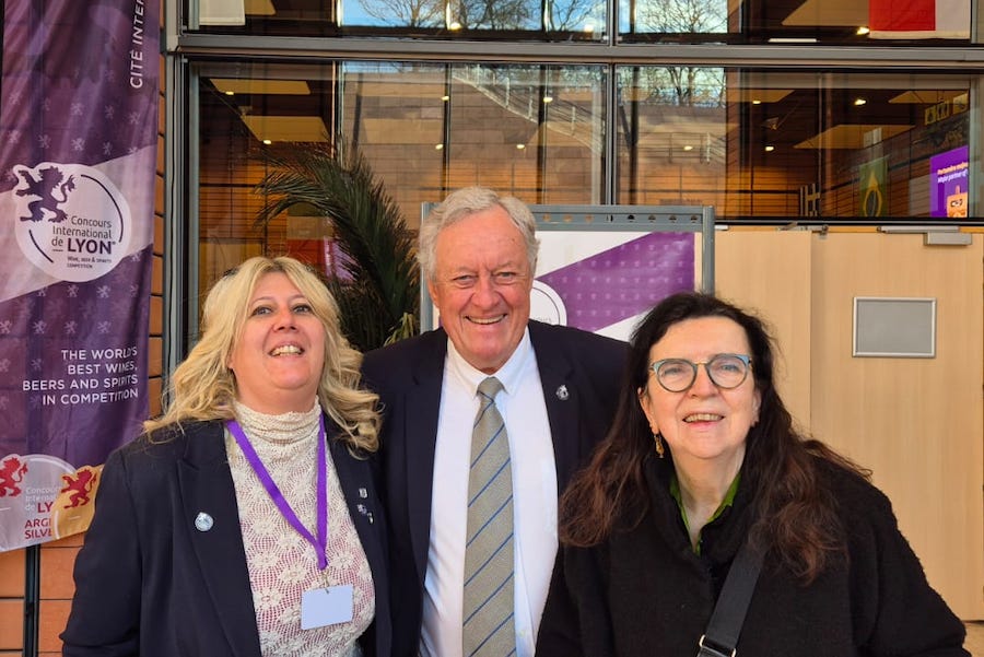 Concours International de Lyon_Monica, Giovanna e il Presidente del Concorso di Lione_evidenza