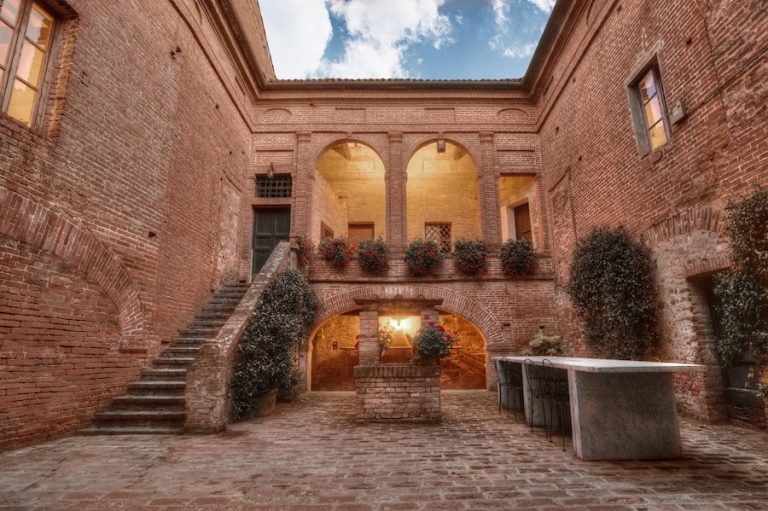 immagine copertina tenuta toscana