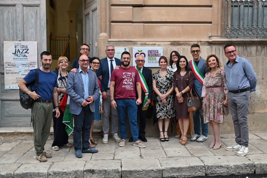 cerasuolo di vittoria_evidenza_INAUGURAZIONE ENOTECA