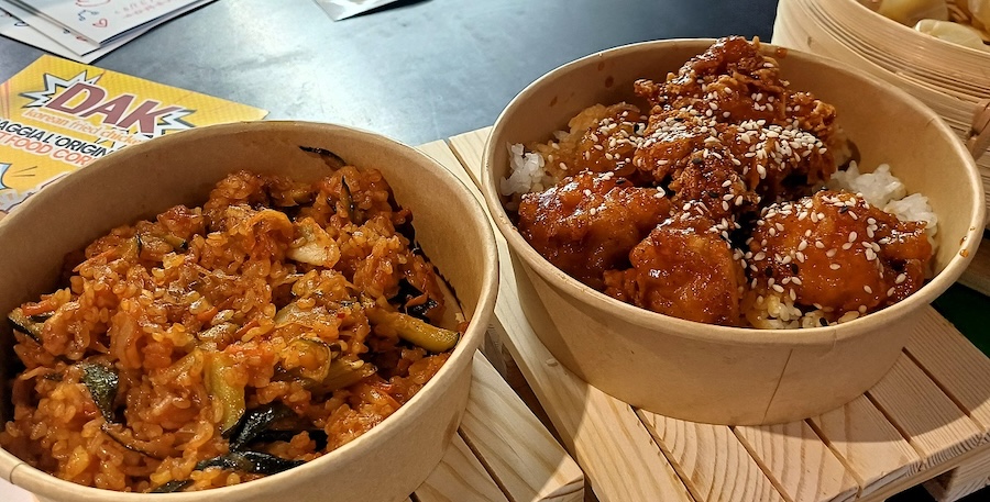 Riso con verdure e pollo fritto