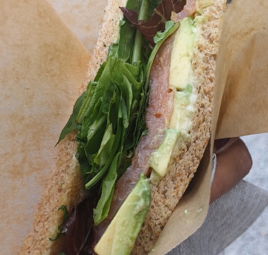 salmone e avocado_toast_roma